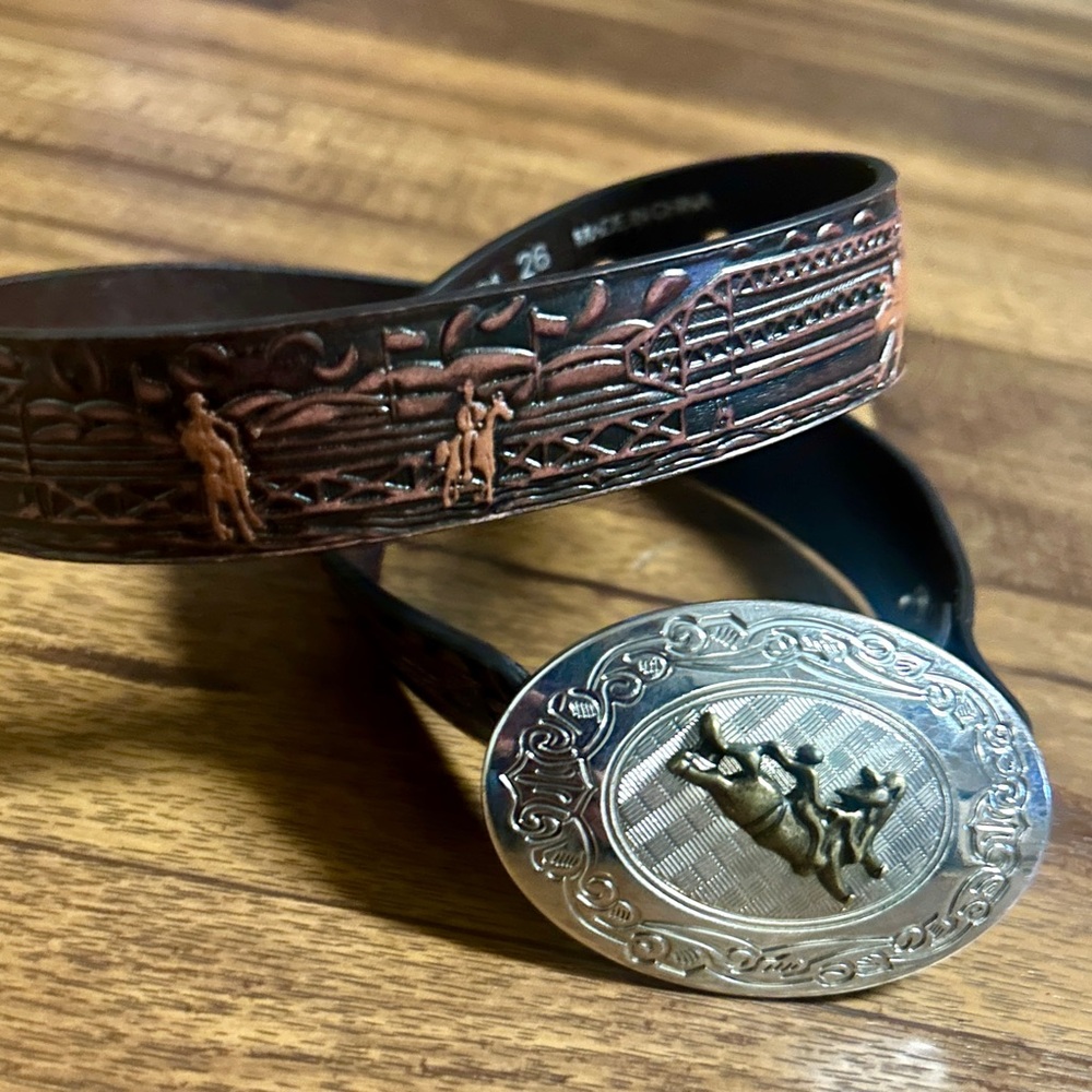 Nocona ~Boy's Size 26 ~Bull Rider Belt Buckle W/ Brown Rodeo Scene Leather Belt - Picture 3 of 9